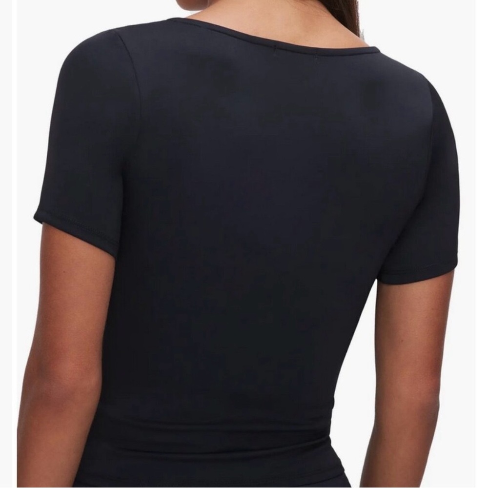 GOOD AMERICAN Sculpting Scoop Neck
Cropped Short Sleeve Tee in black Sz. Small - Picture 2 of 8